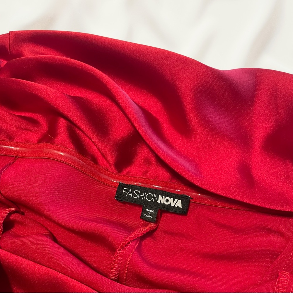 NWOT Fashion Nova Red Off-Shoulder Top - Picture 4 of 4